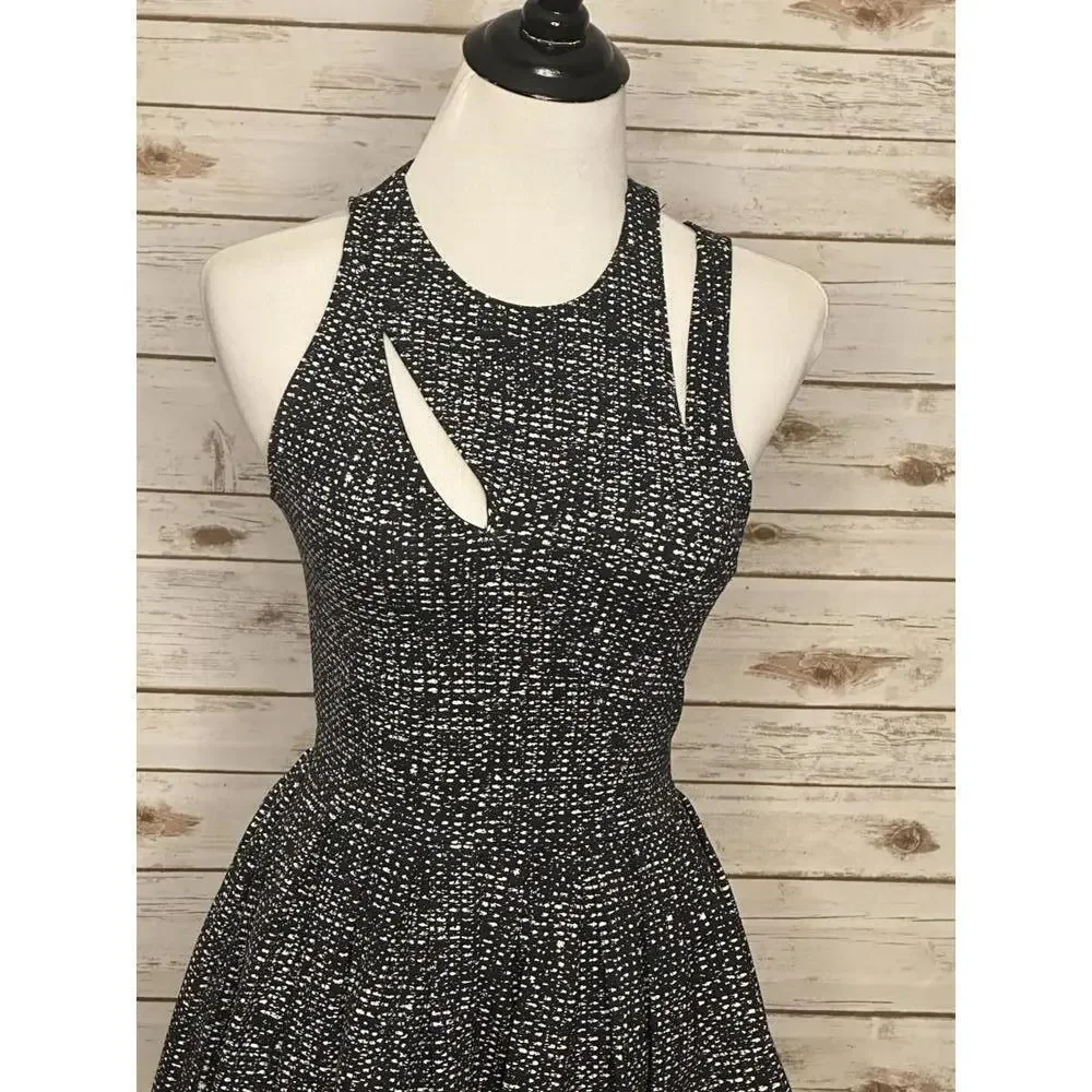 cinq a sept black/white sleeveless cutout fit and flare cocktail dress Size 0